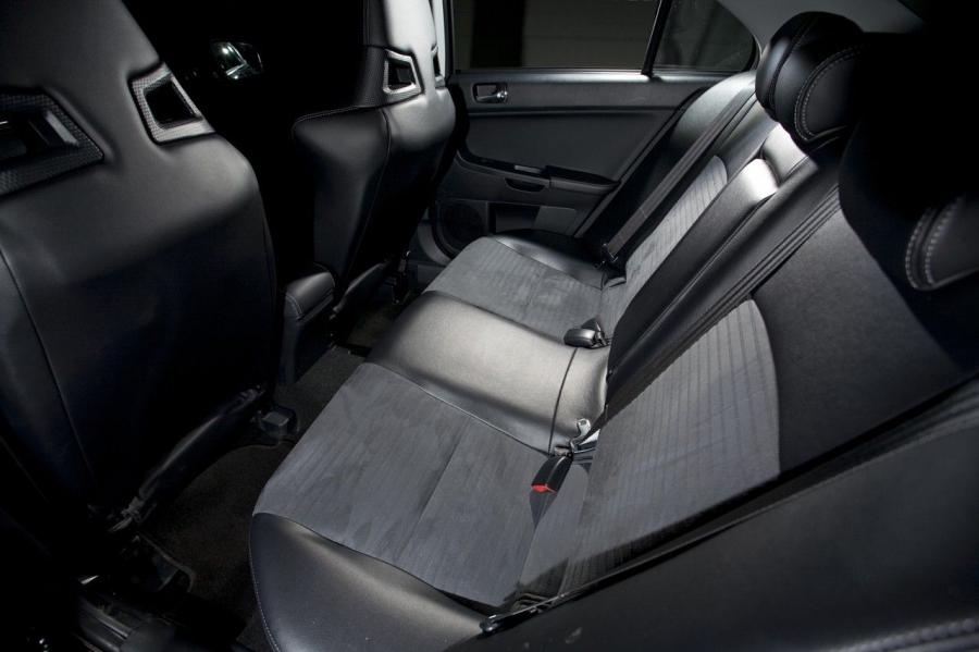  Mitsubishi Lancer Evolution X MR 2008 года  (фото 17 из 36)